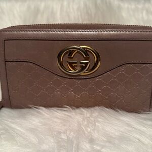 Gucci Zipper Wallet